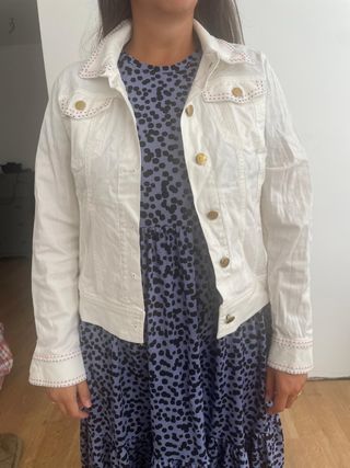Chaqueta vaquera blanca con detalles