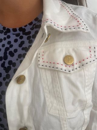 Chaqueta vaquera blanca con detalles