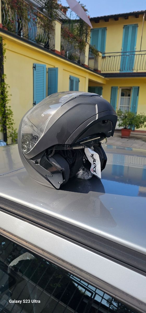 Casco integrale nero opaco