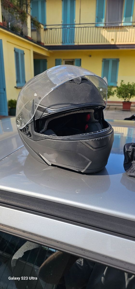 Casco integrale nero opaco