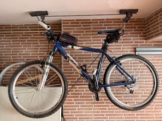 Bicicleta de Montaña BH Azul. De regalo un casco 