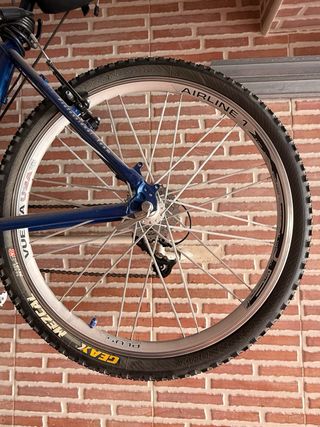 Bicicleta de Montaña BH Azul. De regalo un casco 