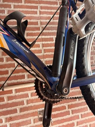 Bicicleta de Montaña BH Azul. De regalo un casco 