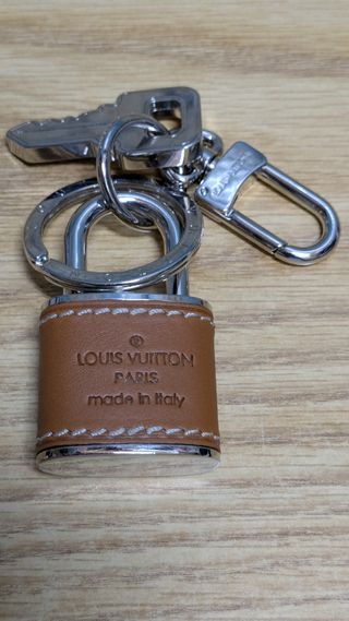 Louis Vuitton Candado y Llavero Marrón