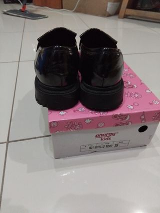 Mocassini taglia 35 neri lucidi con fibbia