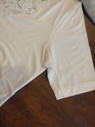 Maglietta bianca mezza manica con pizzo