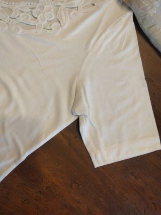 Maglietta bianca mezza manica con pizzo