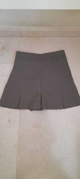 Falda pantalón verde militar con cinturón