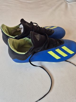 Botas de fútbol Adidas azules-amarillas  talla 44