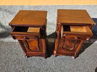 Coppia comodini antichi in noce