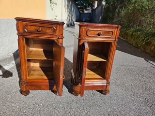 Coppia comodini antichi in noce