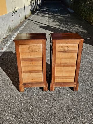 Coppia comodini antichi in noce