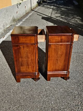 Coppia comodini antichi in noce