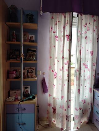 Vendita di piccole librerie in legno e plastica