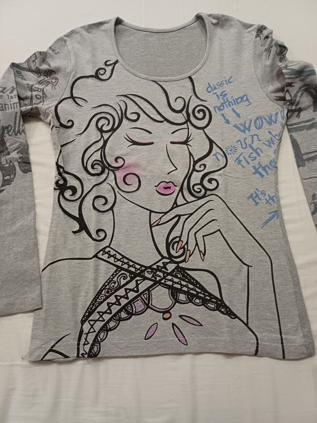 Camiseta gris estampada manga larga