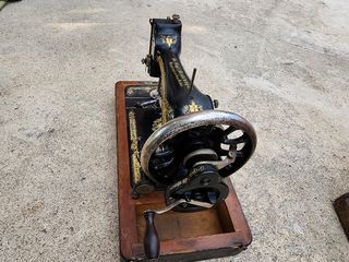 Máquina de coser SINGER antigua