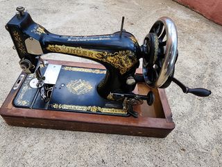 Máquina de coser SINGER antigua