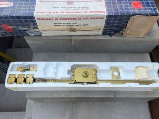 Pestillo de seguridad dorado