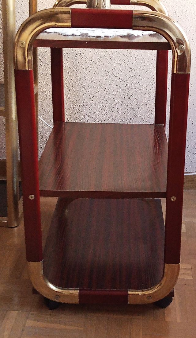 Mesita portaobjetos con ruedas