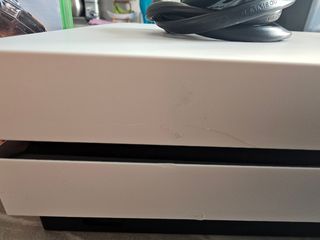Xbox One S bianca con controller e giochi e base 