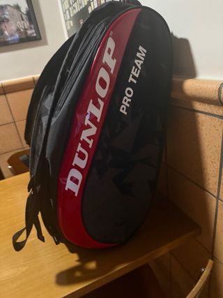 Paletero Dunlop Pro Team Negro y Rojo