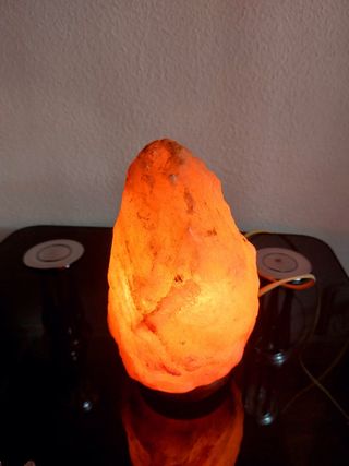 Lámpara de piedra naranja