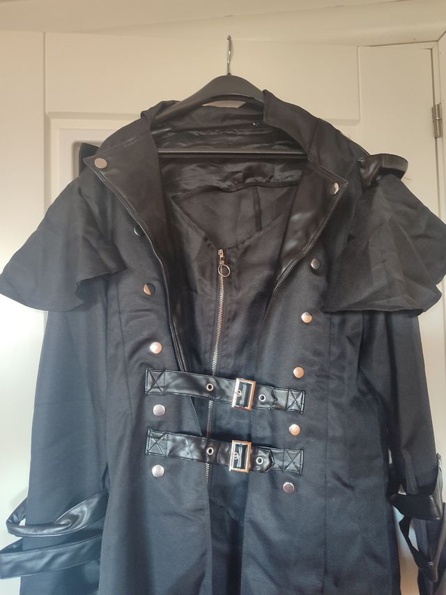 Abrigo cosplay negro talla M