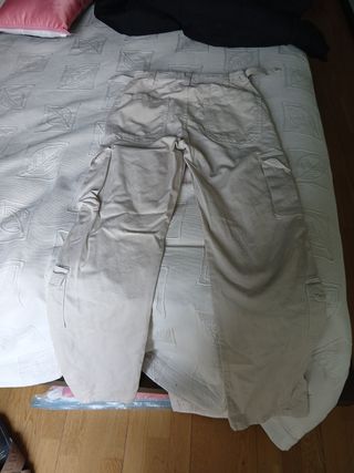 Pantalón cargo beige
