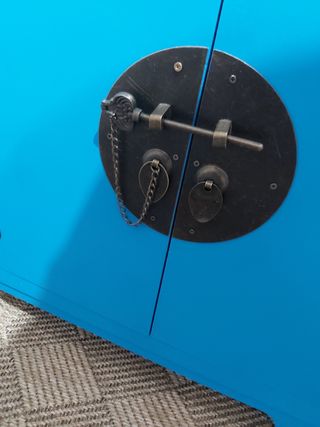 Mueble auxiliar oriental azul