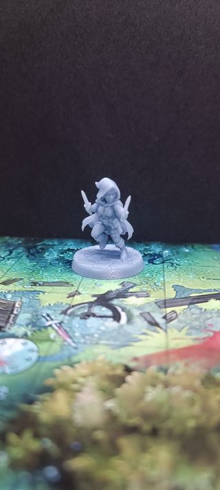 Miniatura Halfling Picara con pugnali