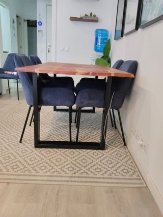 Mesa de comedor grande de madera