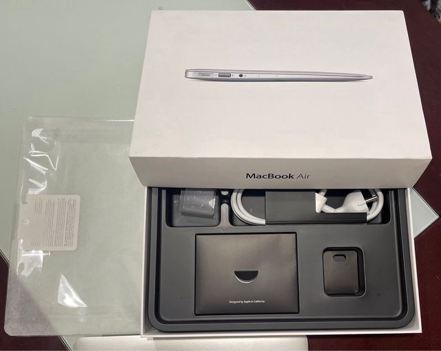 MacBook Air 11 250GB Plata