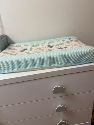 Cambiador de bebé con estampado de animales