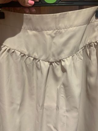 Conjunto blusa y falda beige