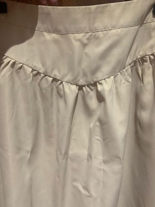 Conjunto blusa y falda beige