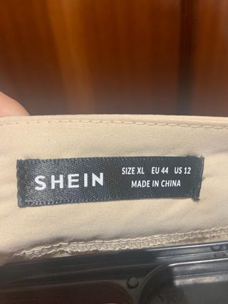 Conjunto blusa y falda beige