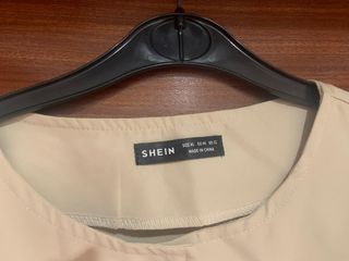 Conjunto blusa y falda beige