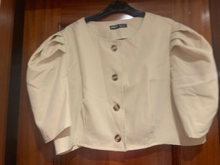 Conjunto blusa y falda beige