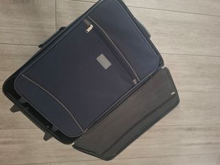 Maleta de viaje azul y gris