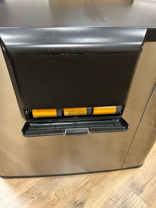 Cubo de basura automatico para reciclaje