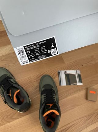 Jordan 4 Retro OG x Undefeated 