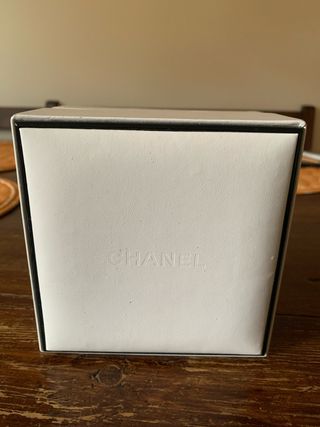 Caja de reloj Chanel blanca