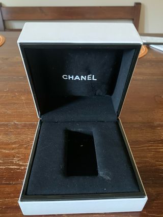 Caja de reloj Chanel blanca