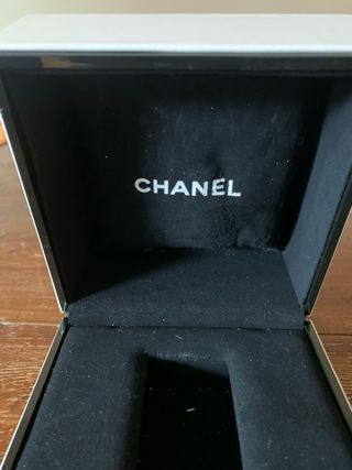 Caja de reloj Chanel blanca
