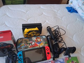 Nintendo Switch + Accesorios y Juegos +2 micrófono