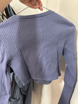 Crop top azul de manga larga