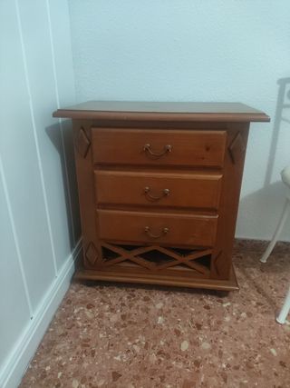 Mesita de noche de madera