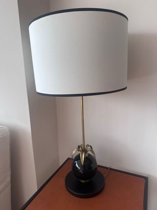 Lámpara de mesa piña dorada y negra