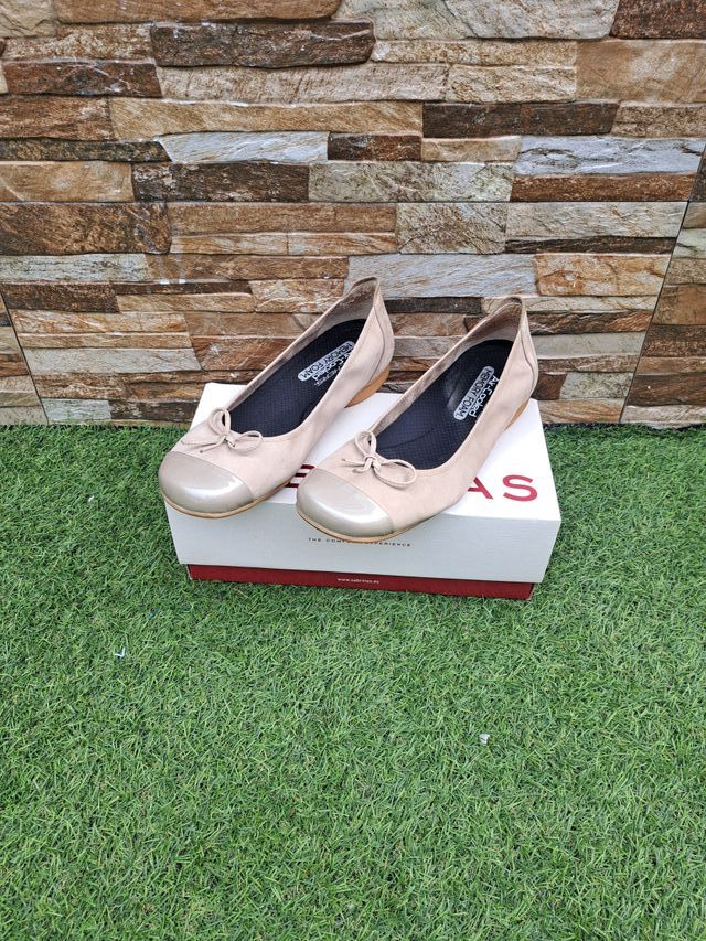 BAILARINAS BEIGE SABRINAS DE CHAROL NOBUK TALLA 40