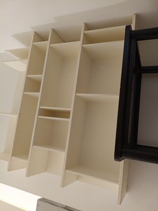 Estantería blanca de madera